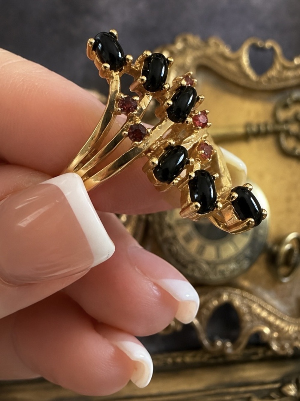 SETA •  Vintage Gold Black & Deep Rose Gemstone Statement Ring Abstract Cocktail - Picture 8 of 10